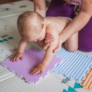Детский массаж: Формирование опоры на руки